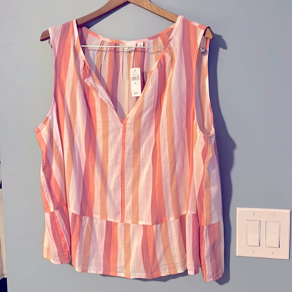 Gap sleeveless top!